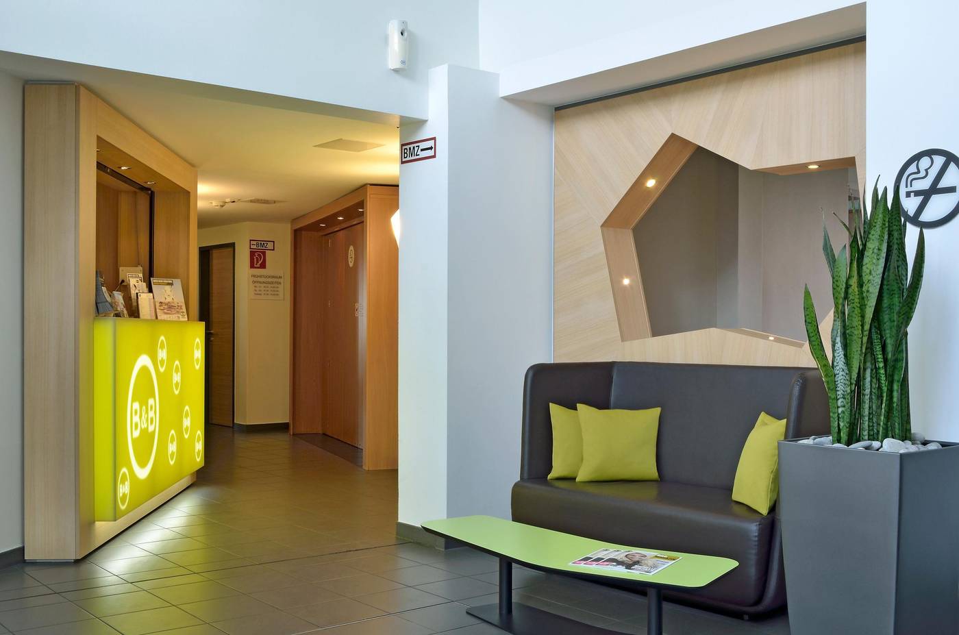 B-b-Hotel-Koln-frechen-Lobby-5