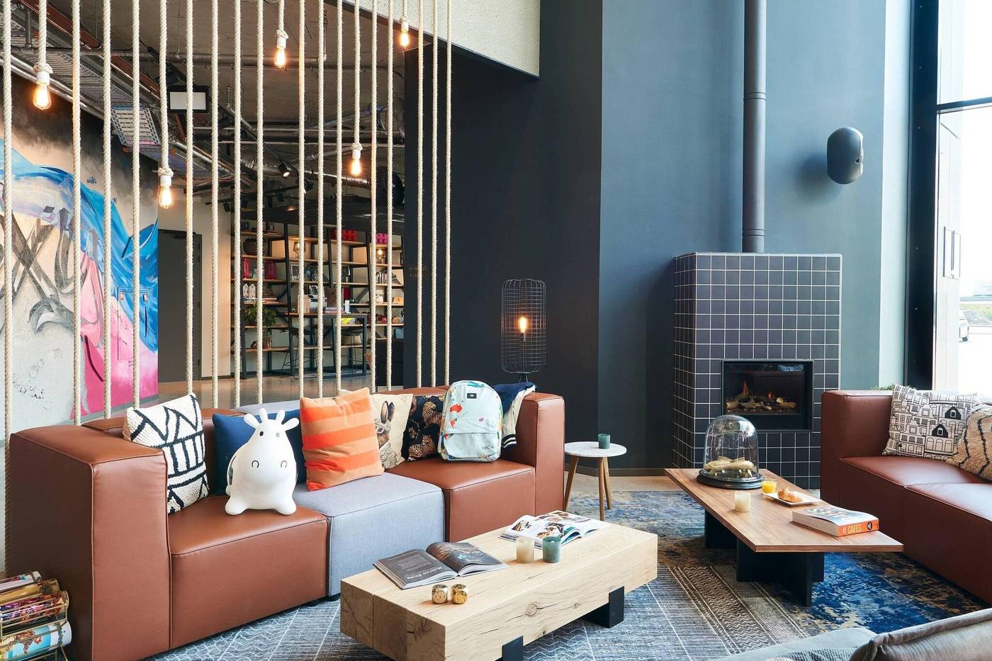 Moxy-Amsterdam-Schiphol-Airport-Lobby-15