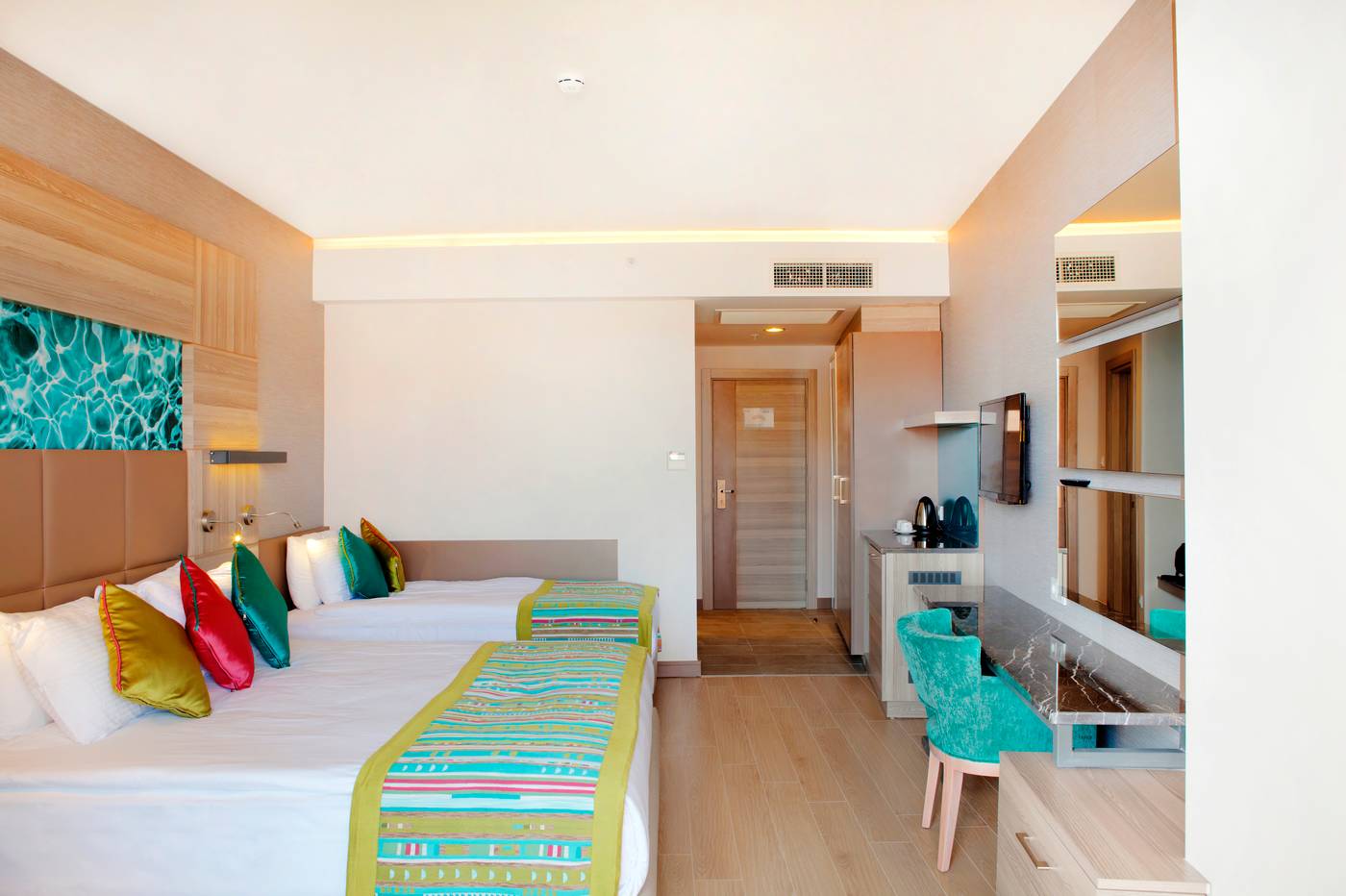 Long-Beach-Harmony-Room-24