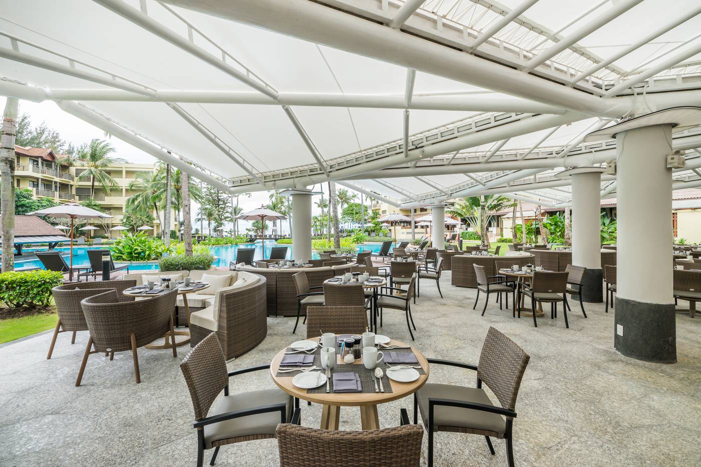 Phuket-Marriott-Resort---Spa--Merlin-Beach-Restaurant-13