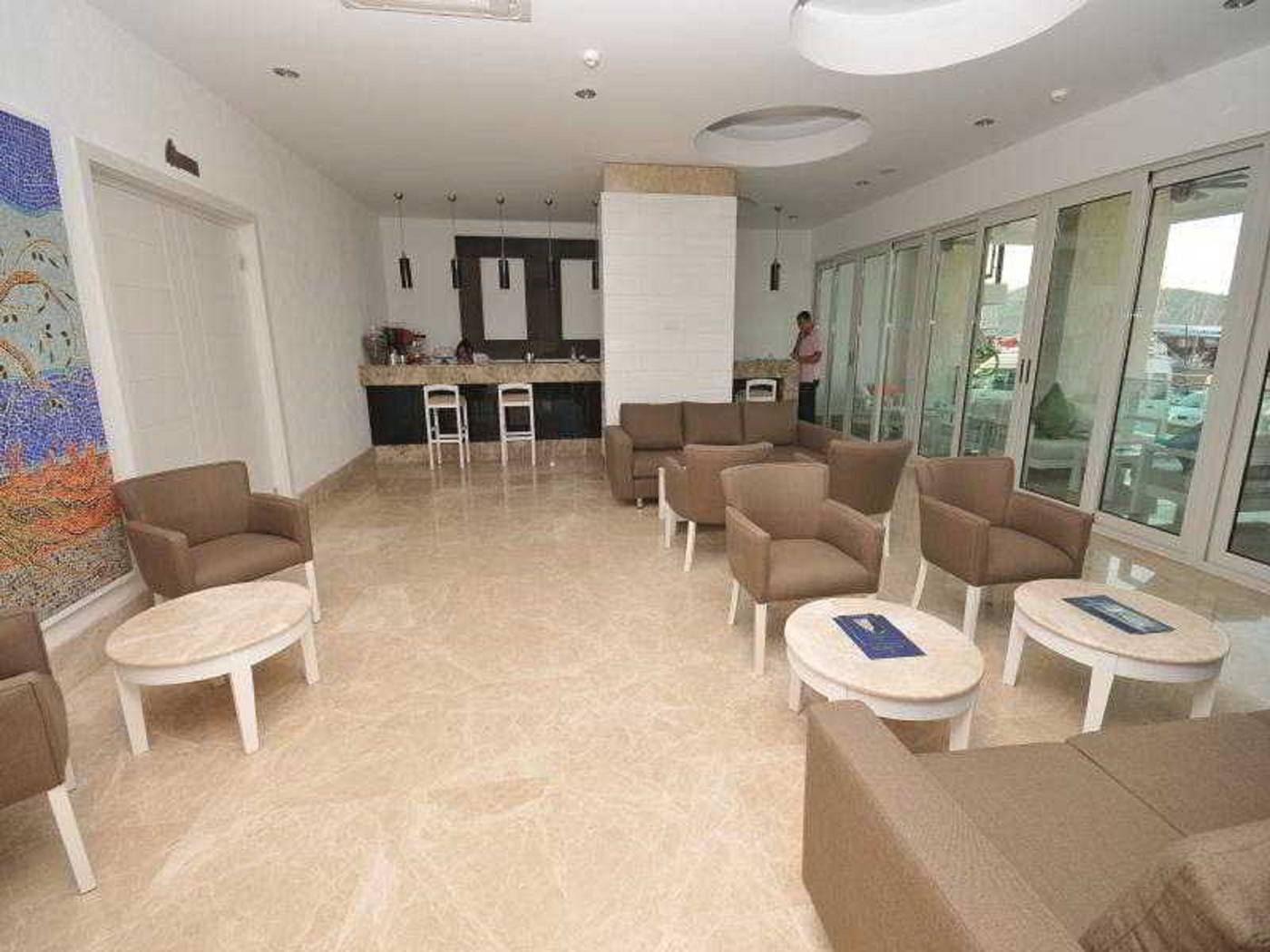 Alesta-Yacht-Hotel-Lobby-16