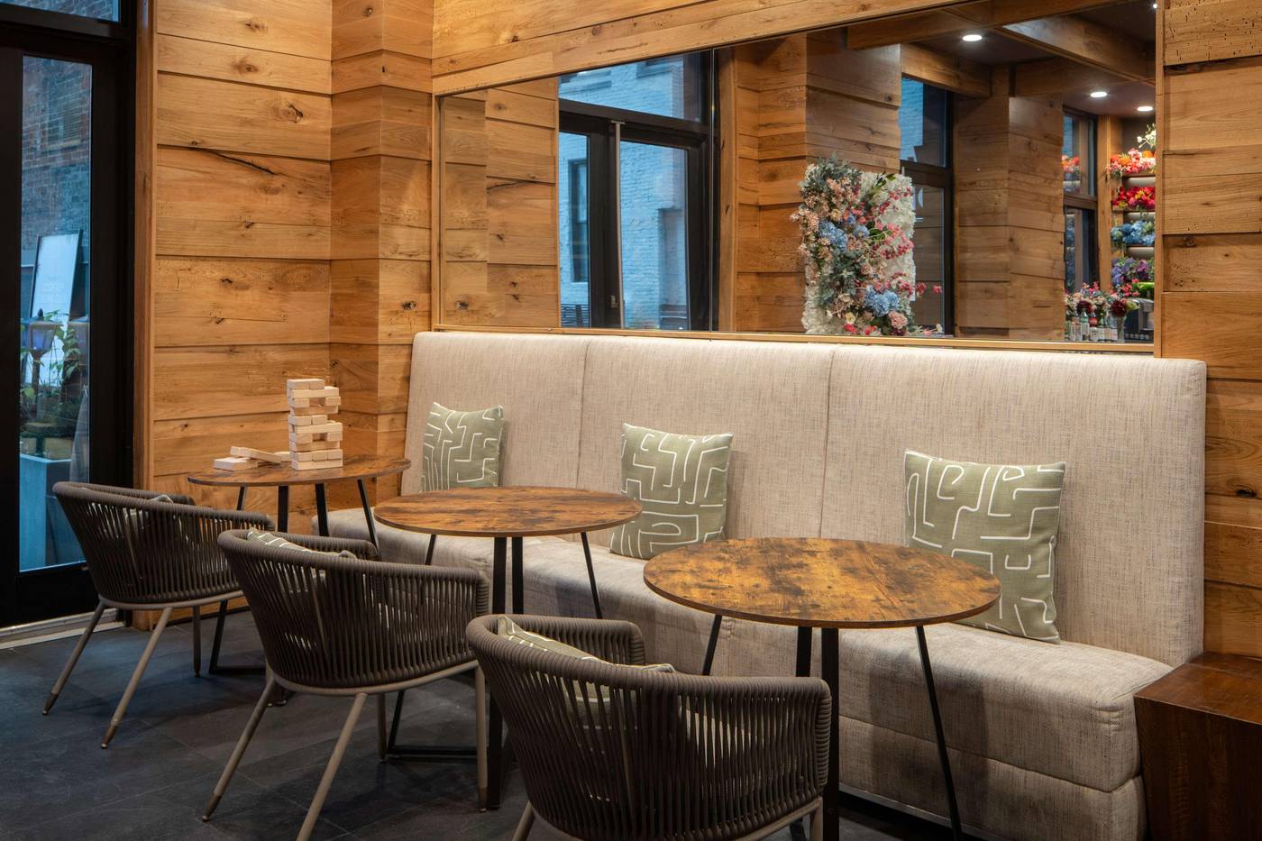 Embassy-Suites-by-Hilton-New-York-Manhattan-Times-Sq-Restaurant-4