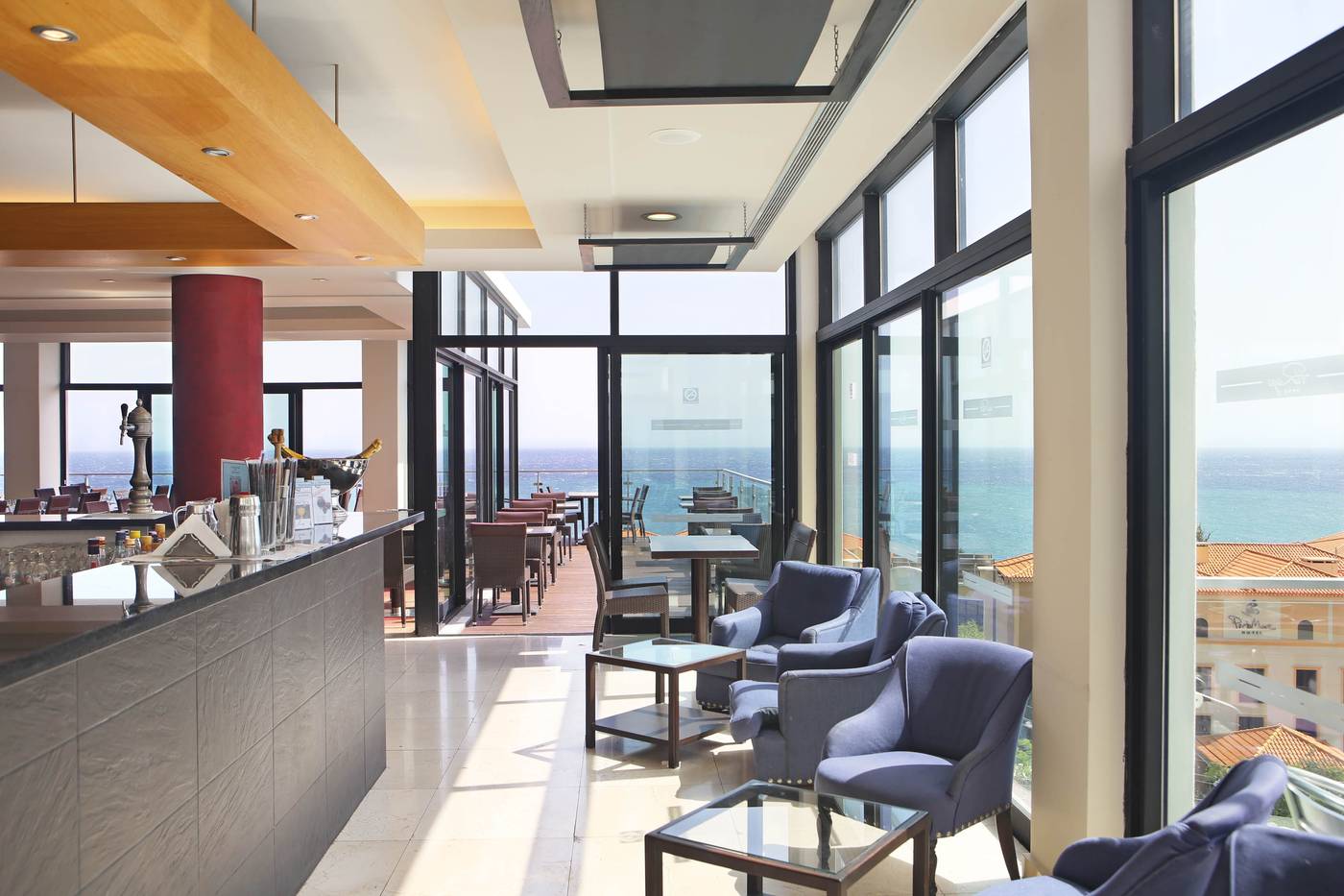 Muthu-Raga-Madeira-Hotel-Bar-41