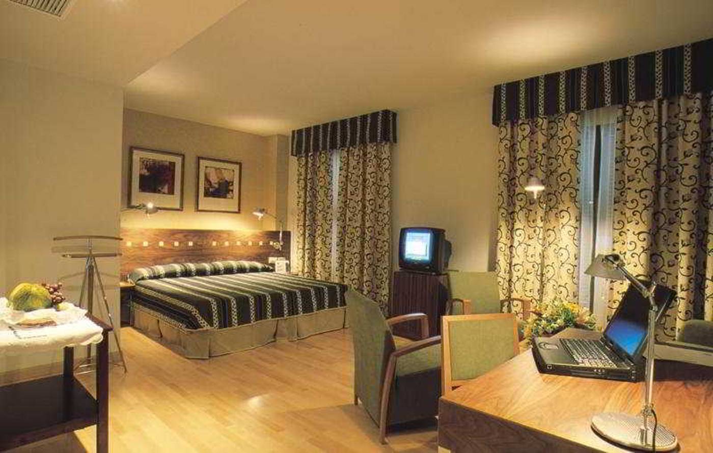 Gran-Hotel-Victoria-Room-7