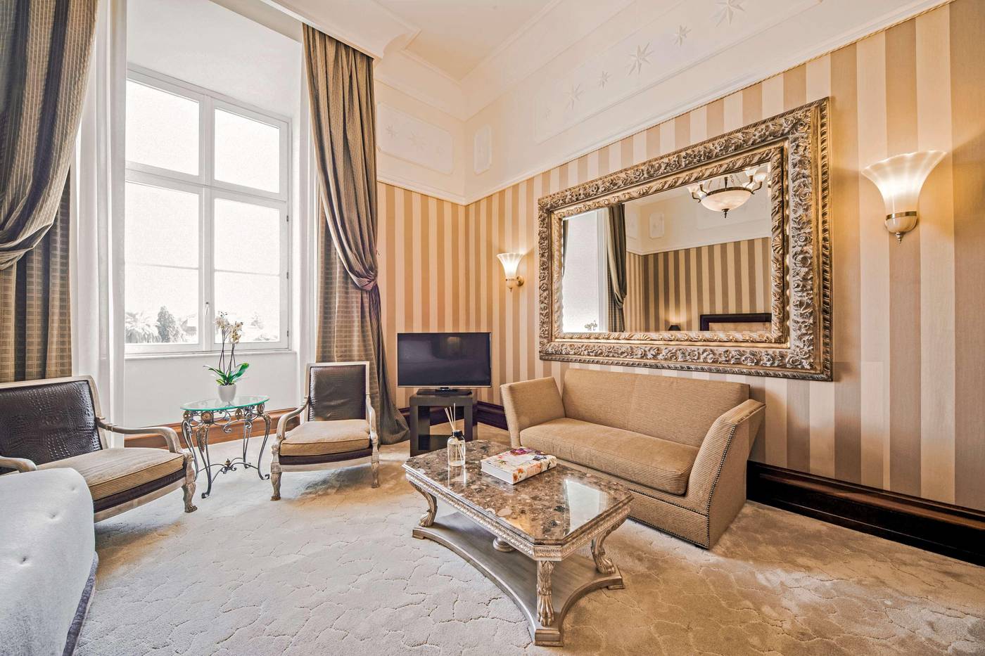 Anantara-Palazzo-Naiadi-Rome-Hotel-Room-12