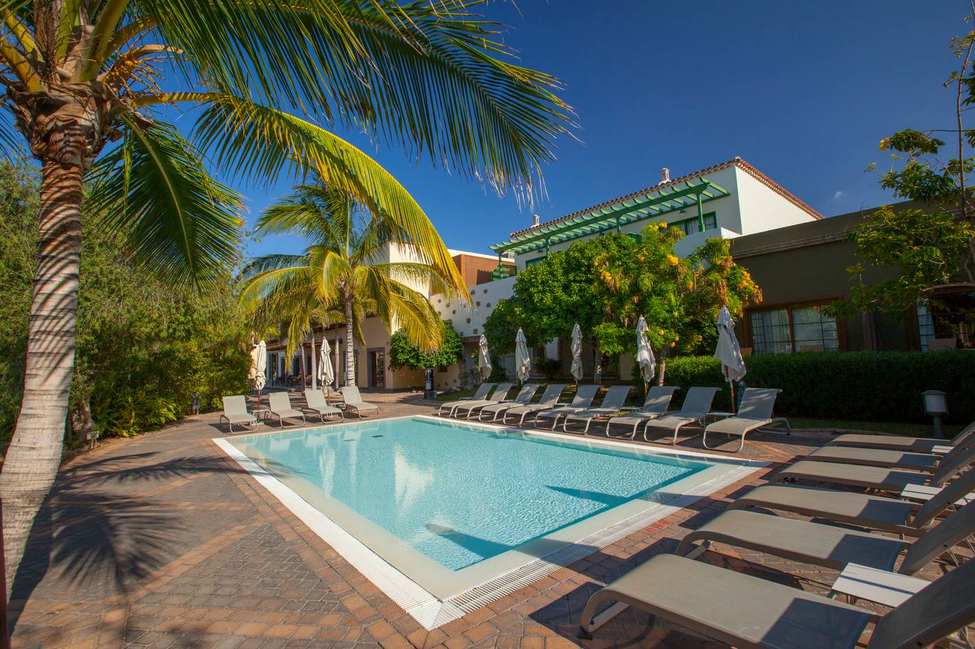 Lopesan-Villa-del-Conde-Resort-and-Thalasso-Pool-11