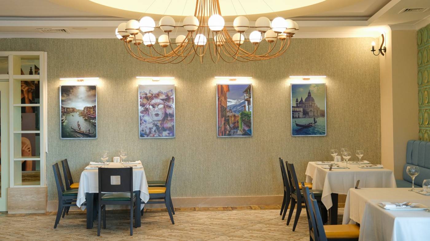 Crystal-Admiral-Resort-Restaurant-43