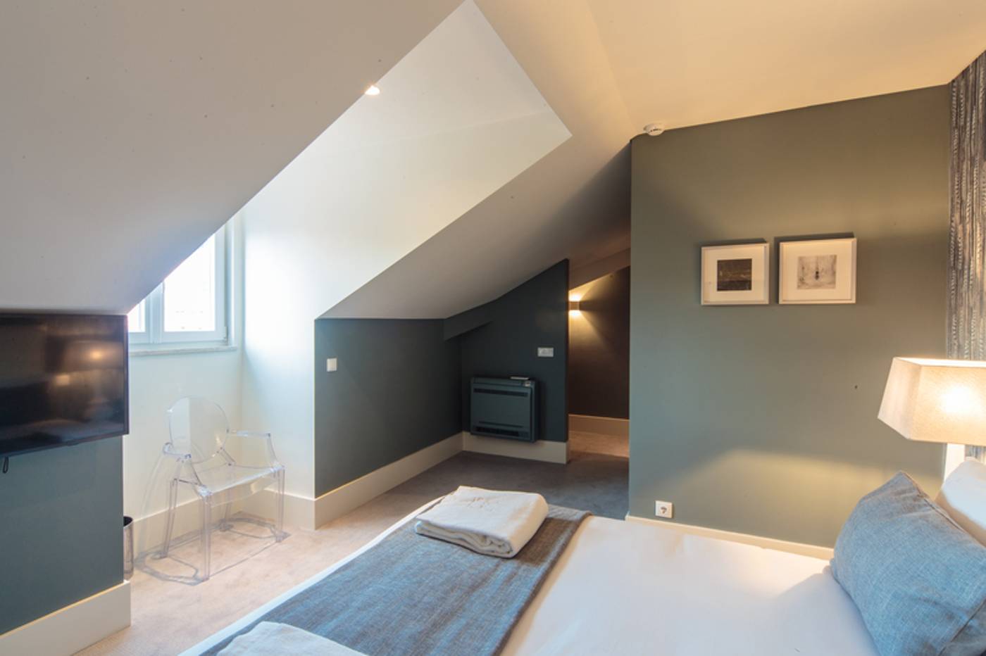 Dear-Lisbon-Gallery-House-Room-17