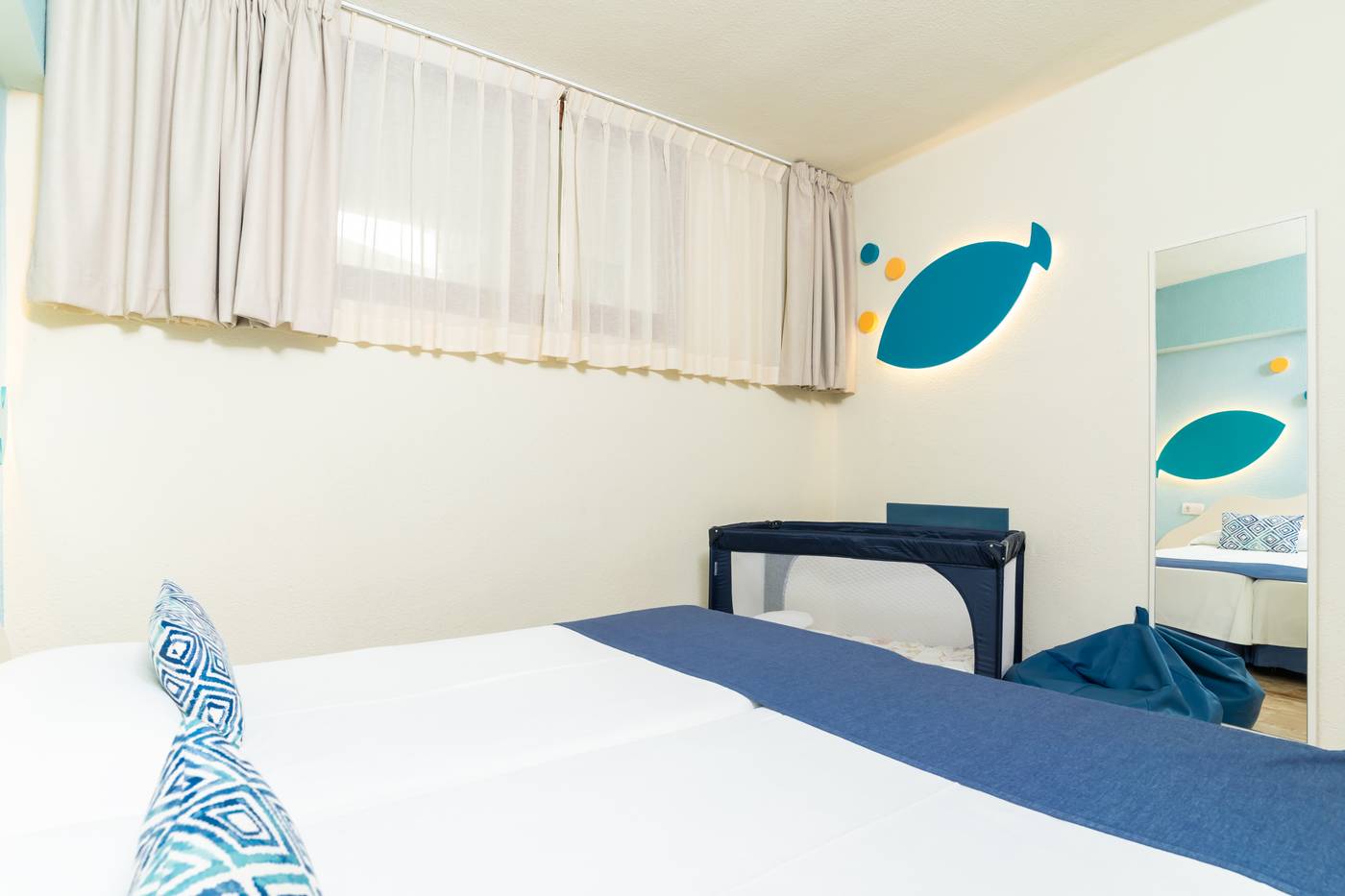 Hovima-La-Pinta-Beachfront-Family-Hotel-Room-29