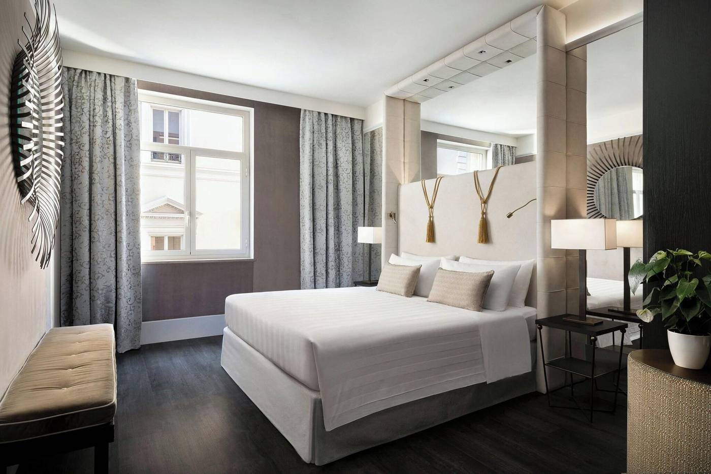 Sina-Bernini-Bristol--Autograph-Collection-Room-36