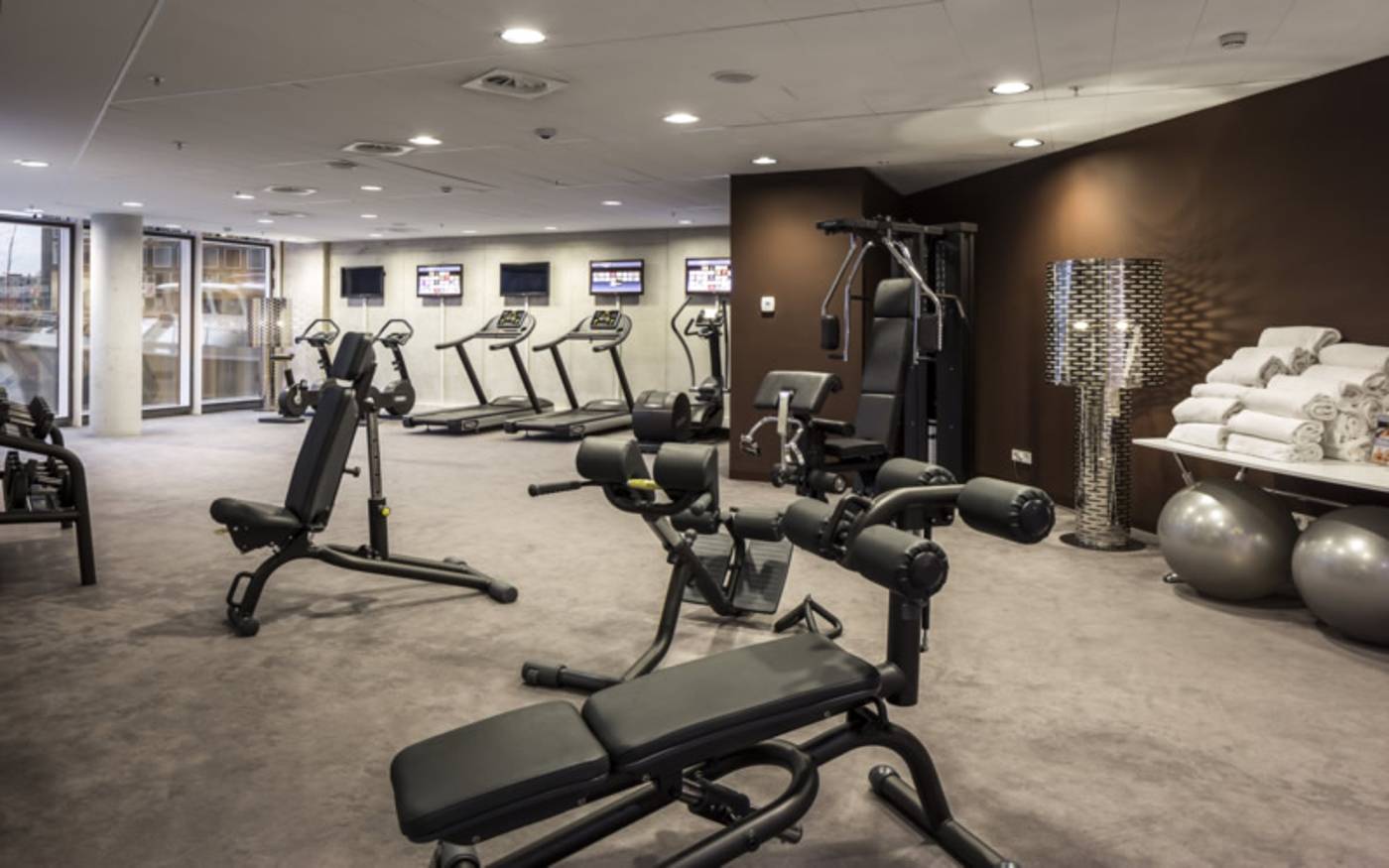 Room-Mate-Aitana-Sports-and-Entertainment-61