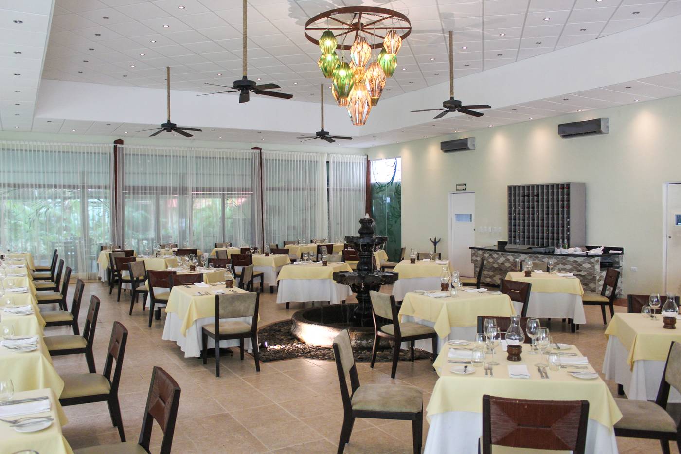 El-Dorado-Seaside-Suites-by-Karisma-Restaurant-18