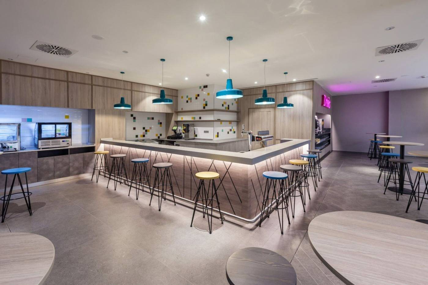 Abora-Interclub-Atlantic-by-Lopesan-Hotels-Bar-55