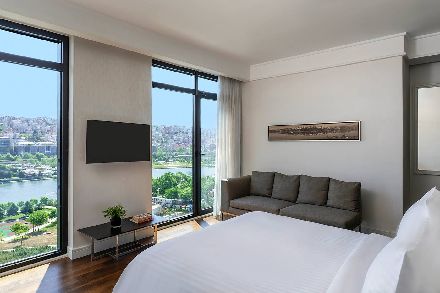 Movenpick-Hotel-Istanbul-Golden-Horn-Room-36