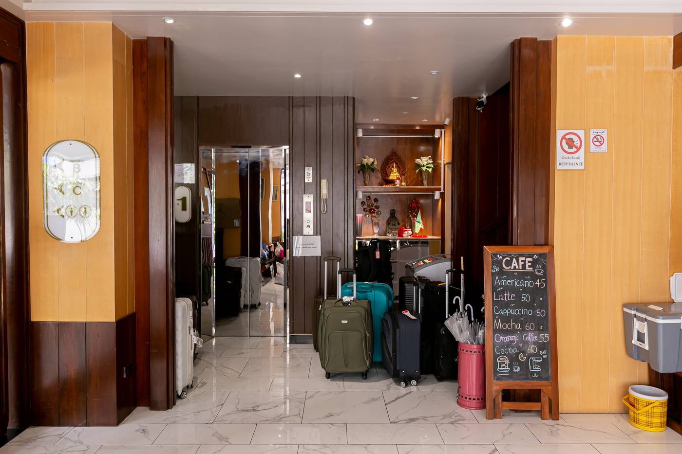 A-Sleep-Bangkok-Hotel-Sathorn-Lobby-15