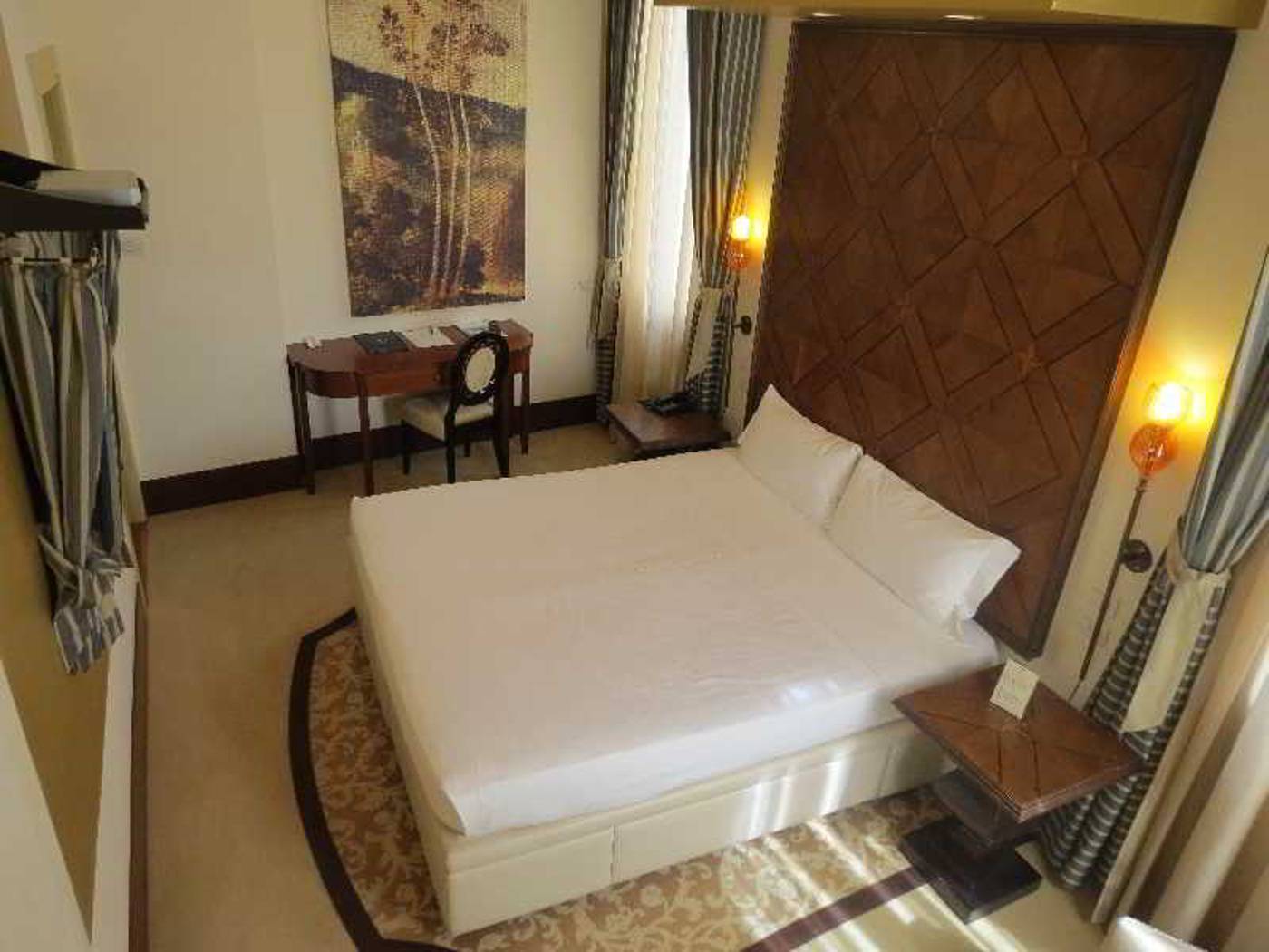 Dei-Dragomanni-Room-6