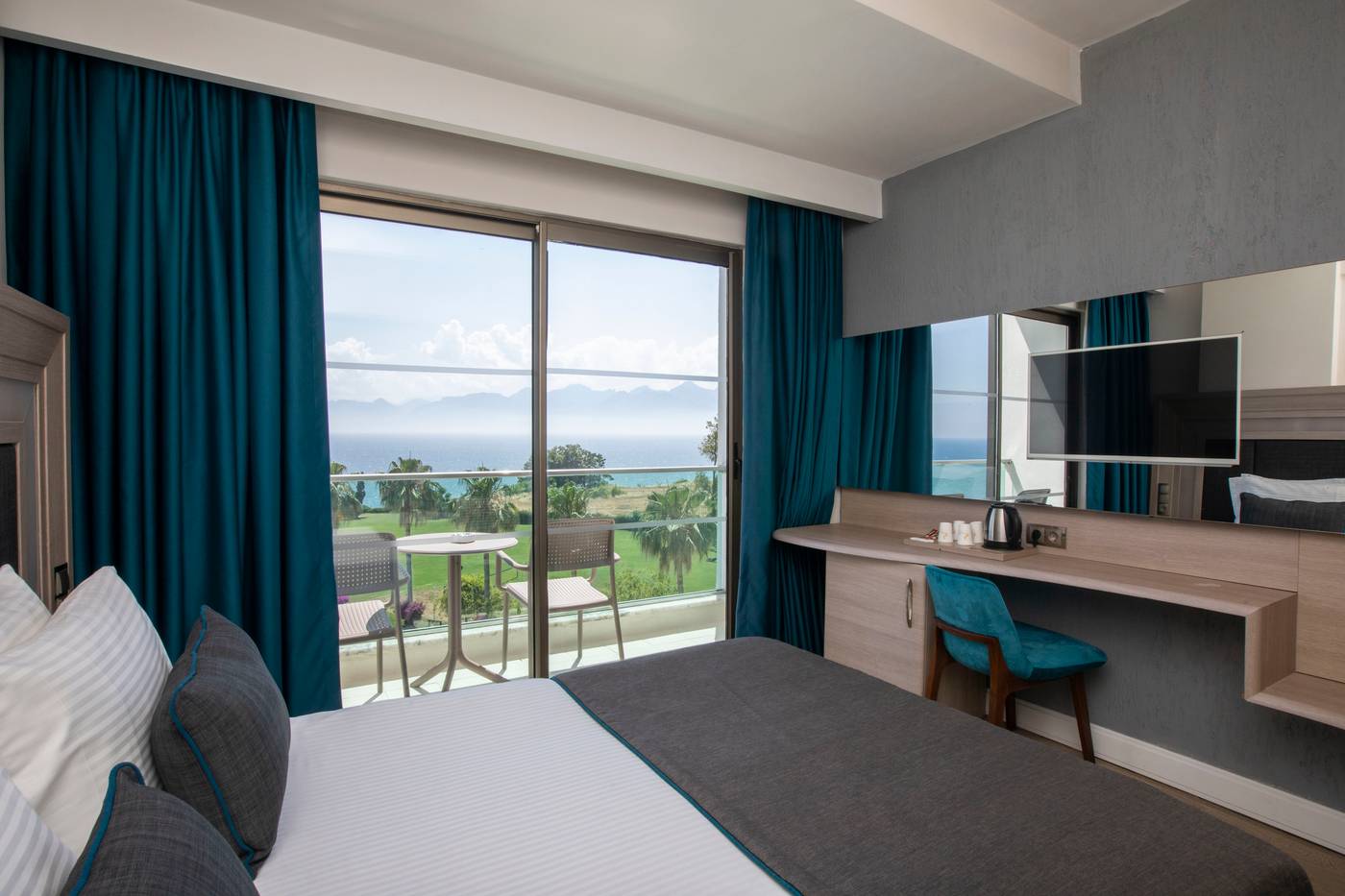 Falcon-Hotel-Room-16