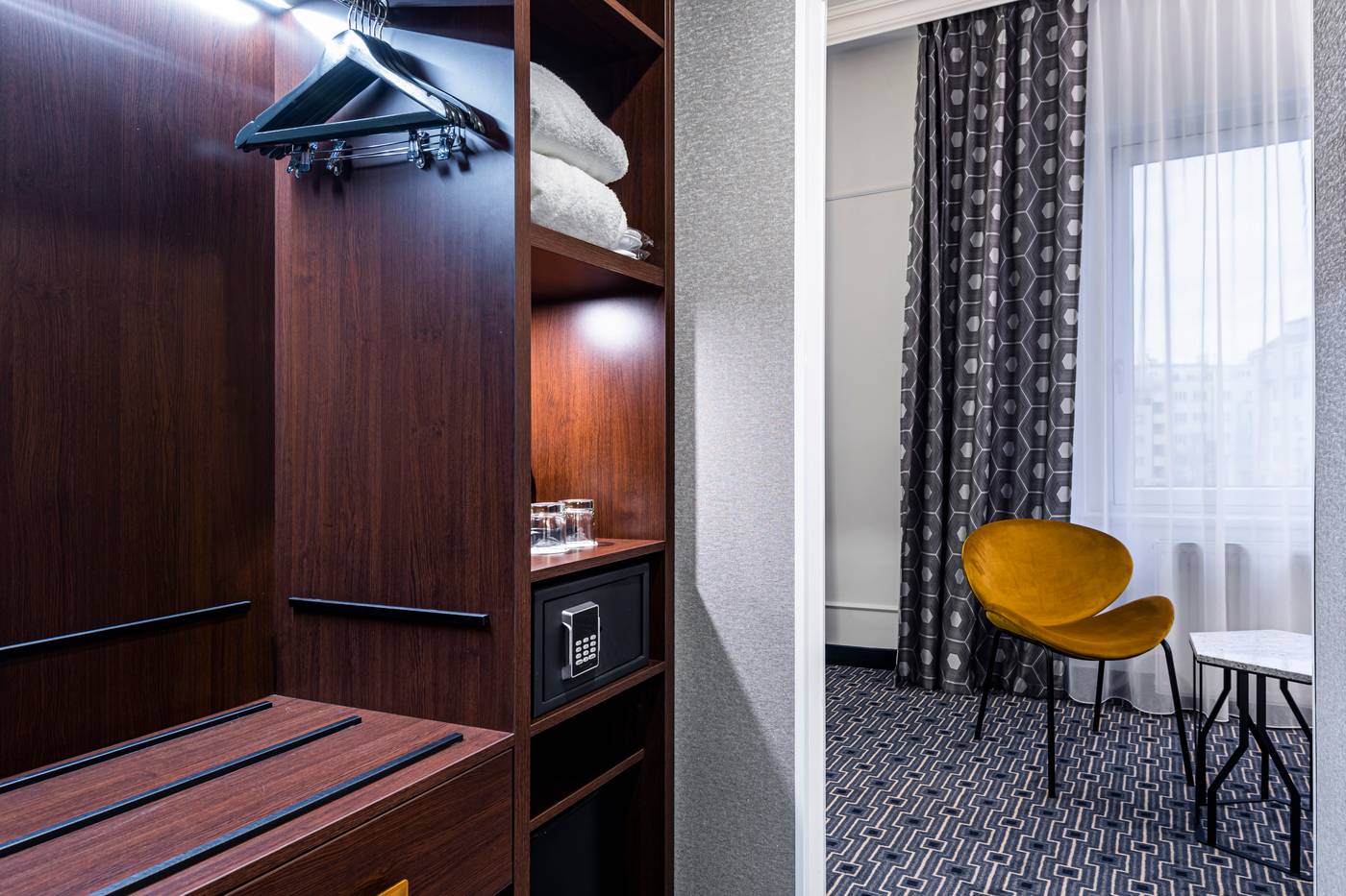 Grand-Hotel-International-Room-10