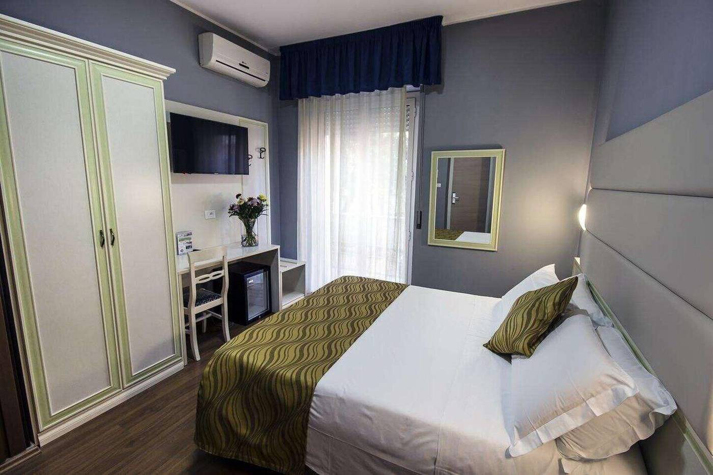 Hotel-Gran-Sasso-Room-9