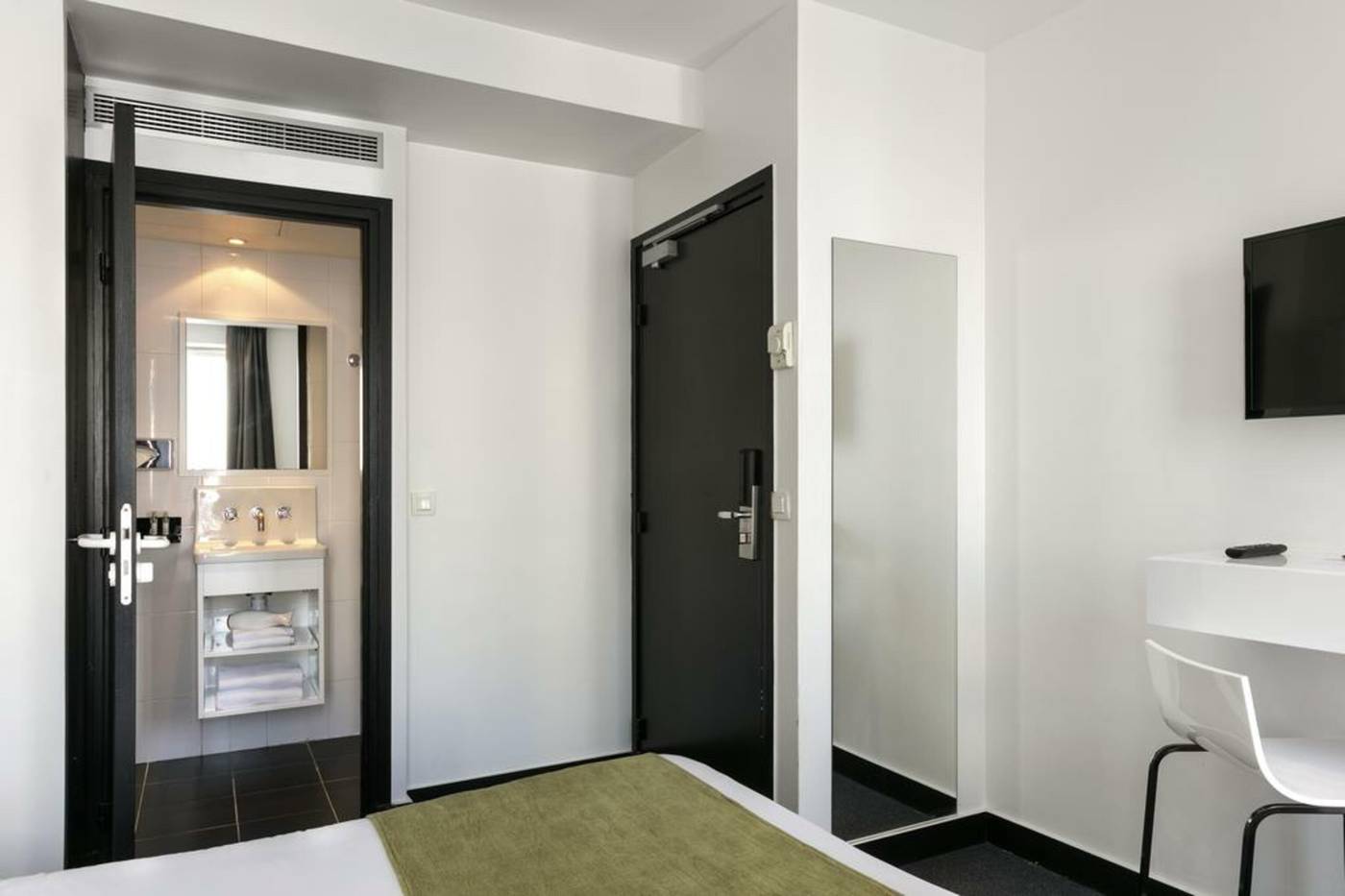 Hotel-Standard-Design-Room-6