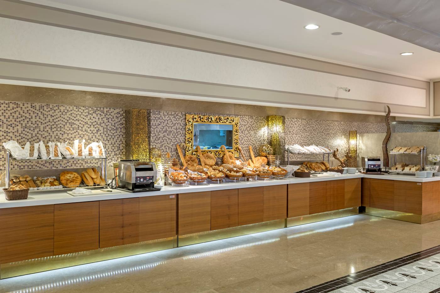 Royal-Holiday-Palace-Restaurant-43