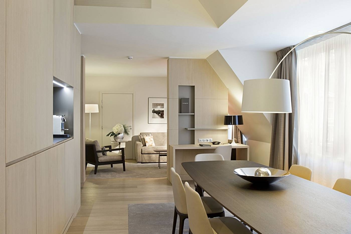 California-Paris-Champs-Elys----es-Room-4