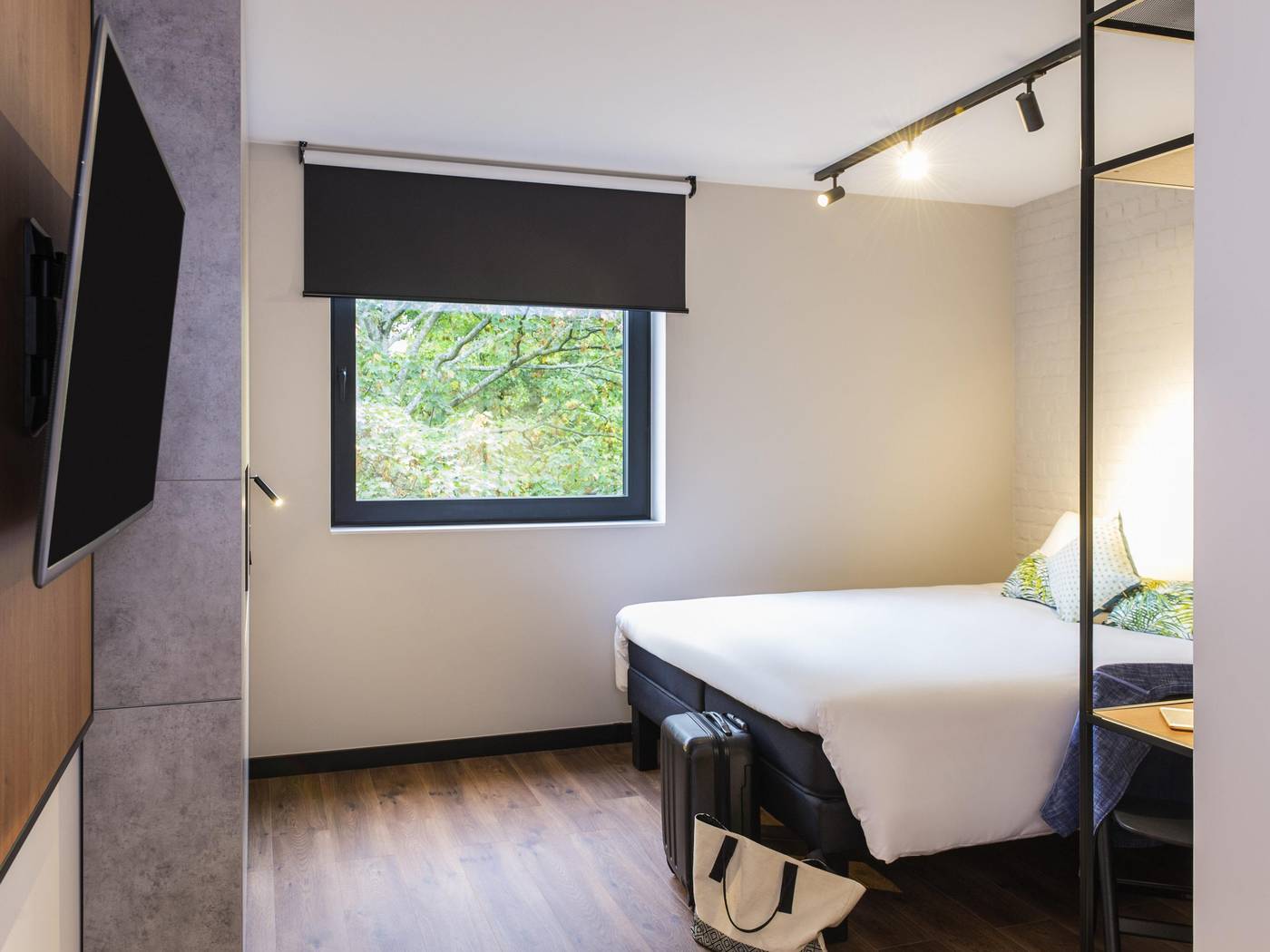 Ibis-Brussels-Centre-Chatelain-Room-17