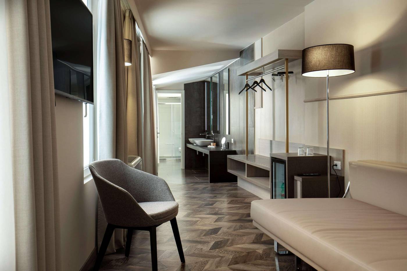 Cosmopolita-Hotel-Rome--Tapestry-Collection-by-Hil-Room-45