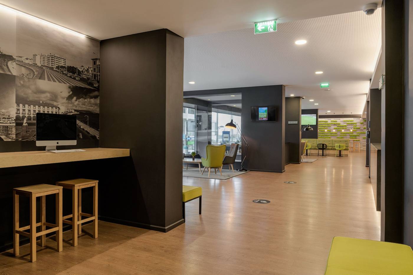 Neat-Hotel-Avenida-Lobby-22