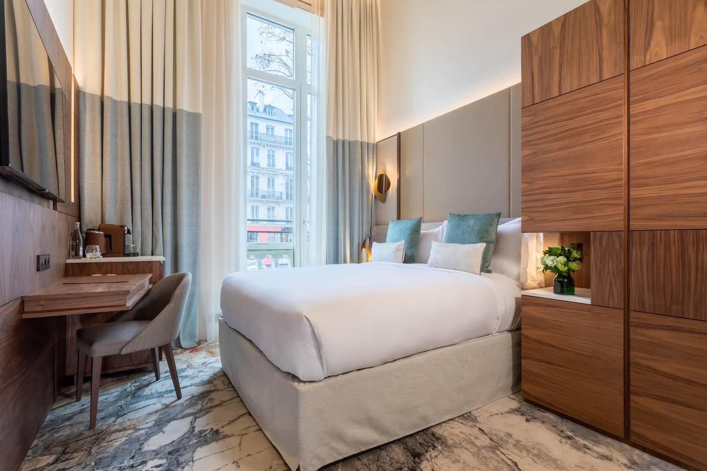 InterContinental-Paris---Champs-Elysees-Etoile--an-IHG-Hotel-Room-24