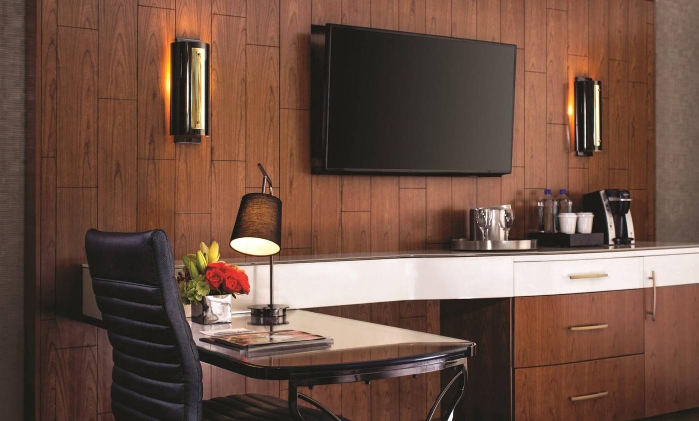 Mandalay-Bay-Hotel---Casino-Room-14