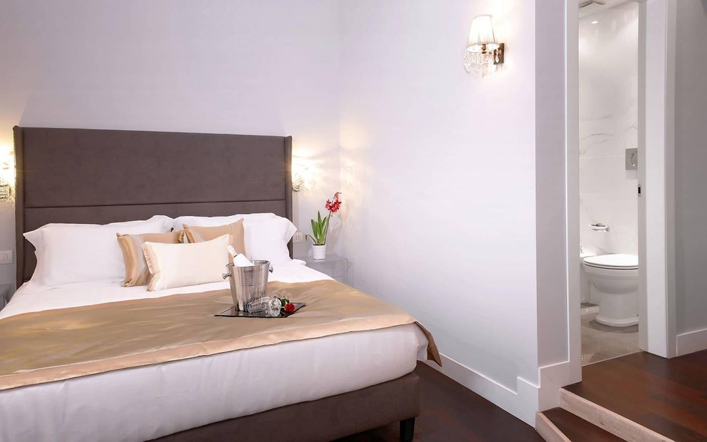 Piazza-Di-Spagna-Suite-De-Charme-Room-18
