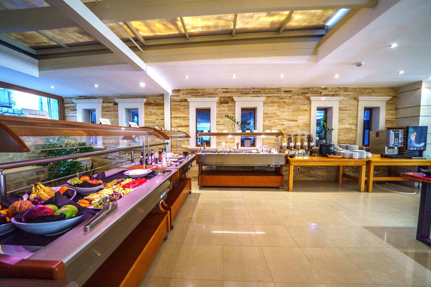 Macaris-Suites-and-Spa-Restaurant-28