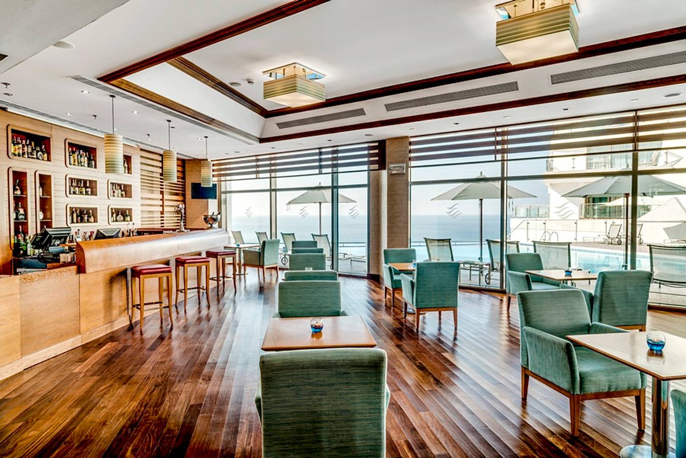 Sesimbra-Oceanfront-Hotel-Bar-13