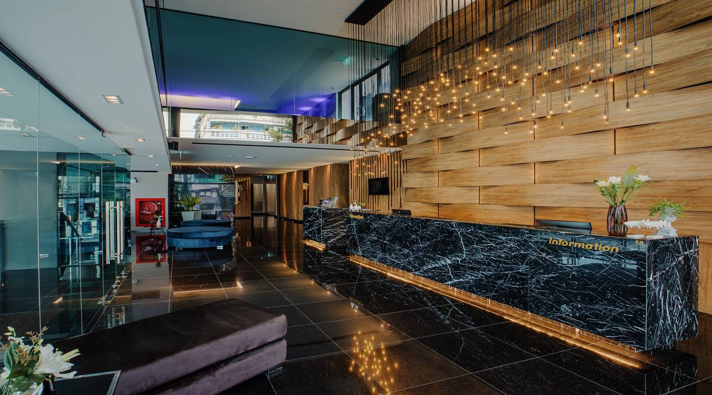 Rak-Elegant-Hotel-Patong-Lobby-42