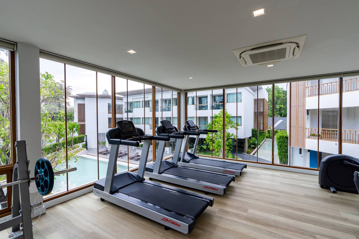 Bella-Nara-Phuket-Naiyang-Beach-Sports-and-Entertainment-63