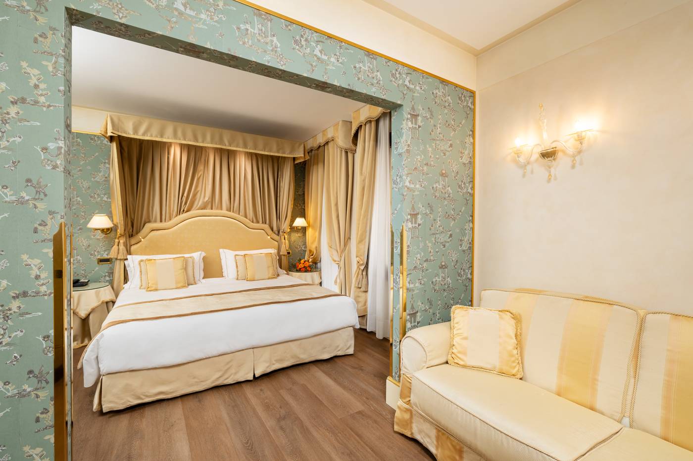 A-La-Commedia-Room-23