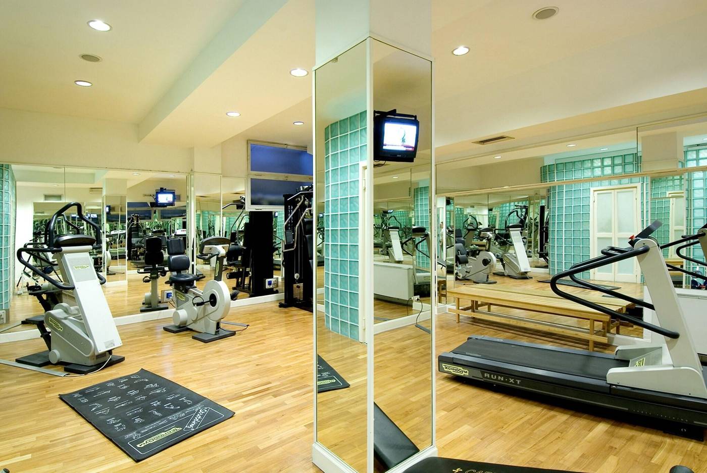 Autograph-Collection-Sina-Villa-Medici-Sports-and-Entertainment-69