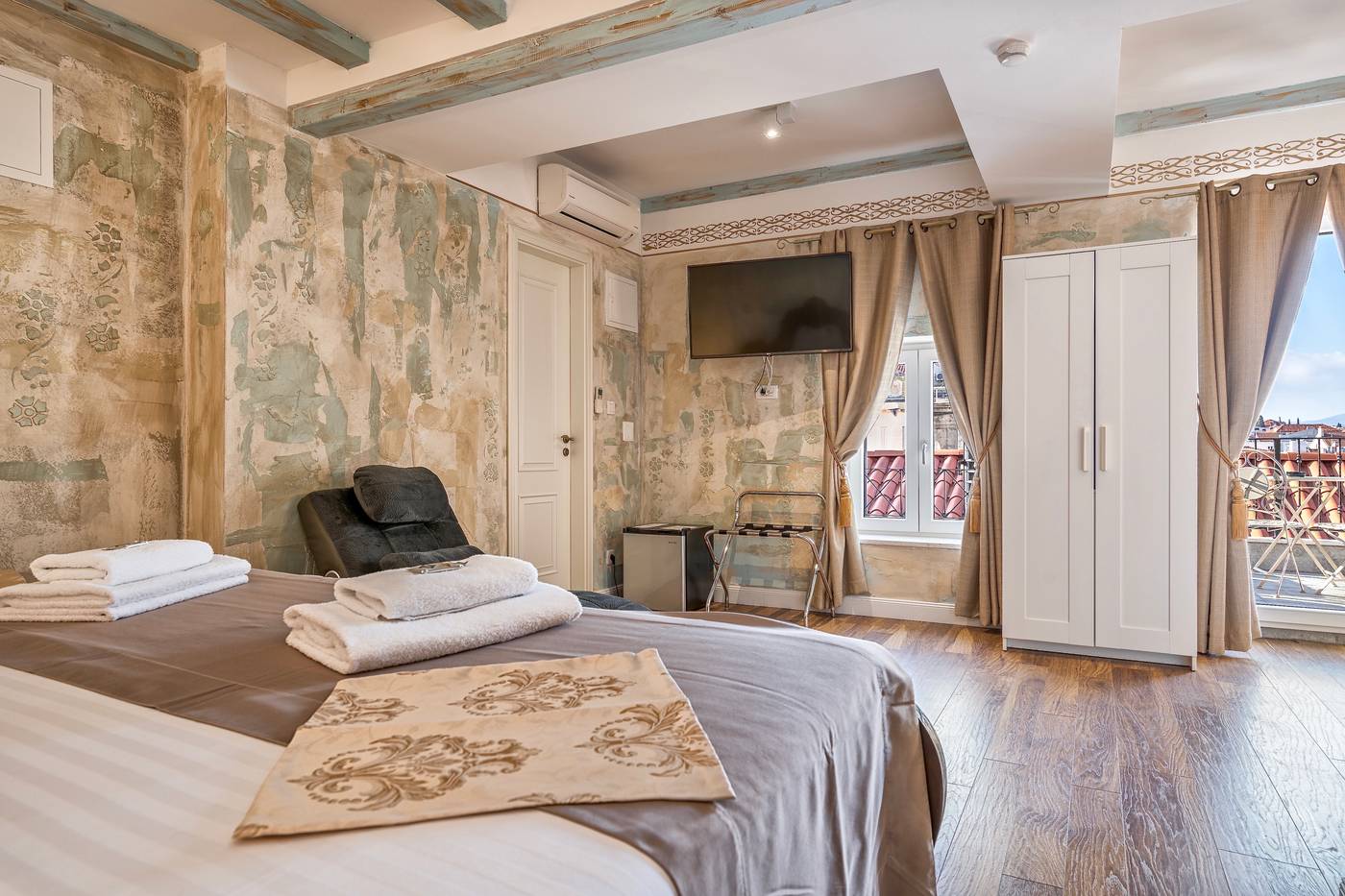 Plaza-Marchi-Old-Town---Quaint---Elegant-Hotels-Room-34