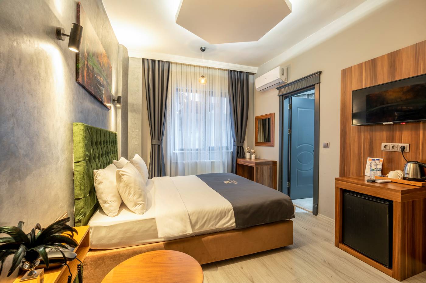 Monezza-Hotel-Room-21