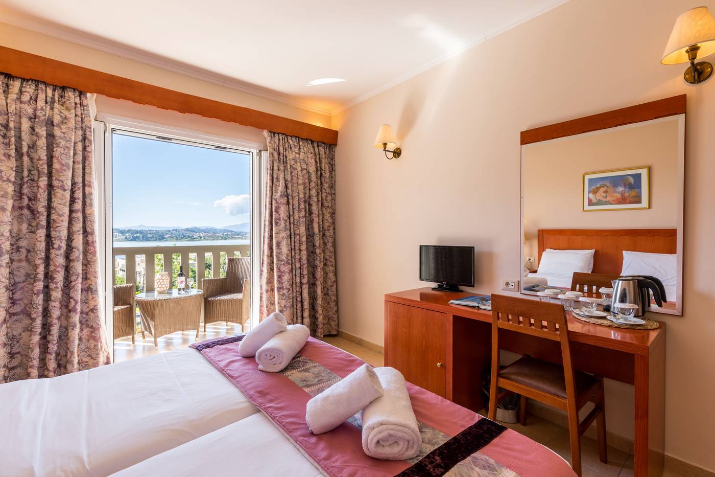 Ariti-Grand-Hotel-Room-21