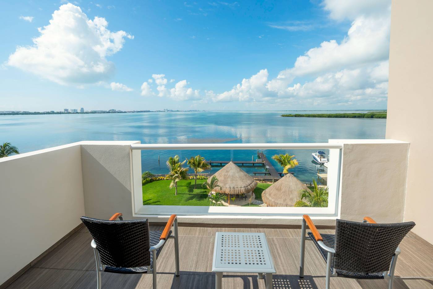 Real-Inn-Cancun-Terrace-70