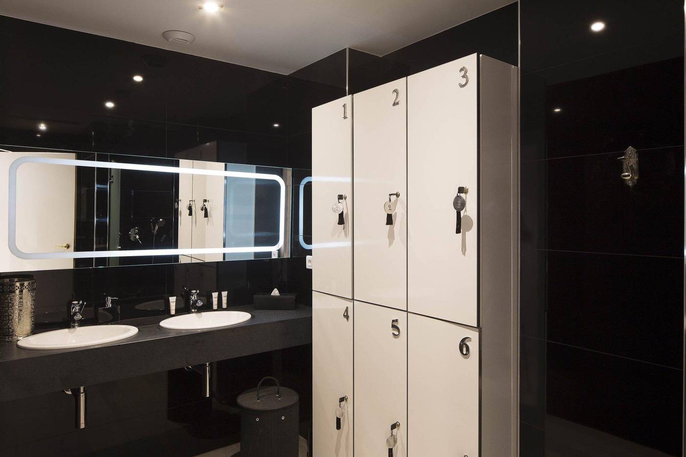 Hotel-Le-Belmont-Paris-Sports-and-Entertainment-27