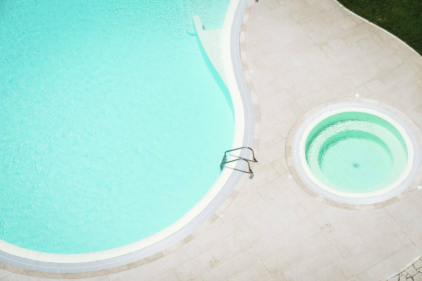 Double-Tree-by-Hilton-Hotel-Olbia-Pool-17