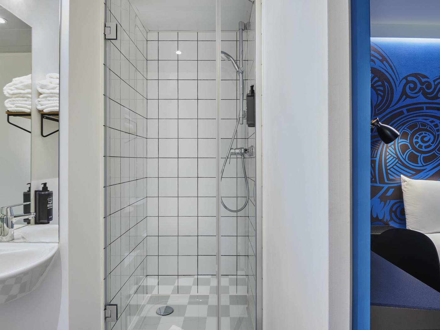 Ibis-Styles-Paris-Gare-de-lEst-Magenta-Room-18