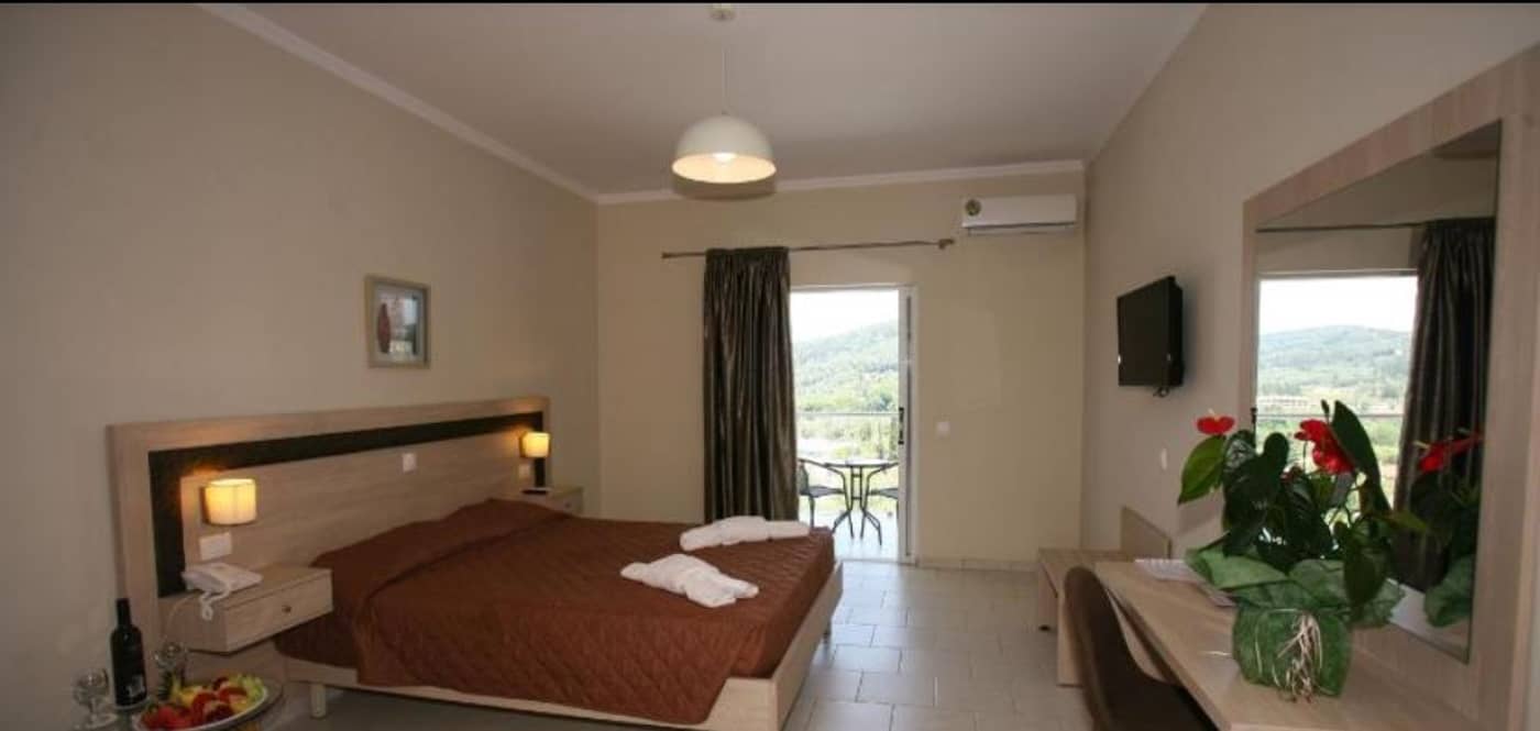 Saint-George-Palace-Hotel-Room-12