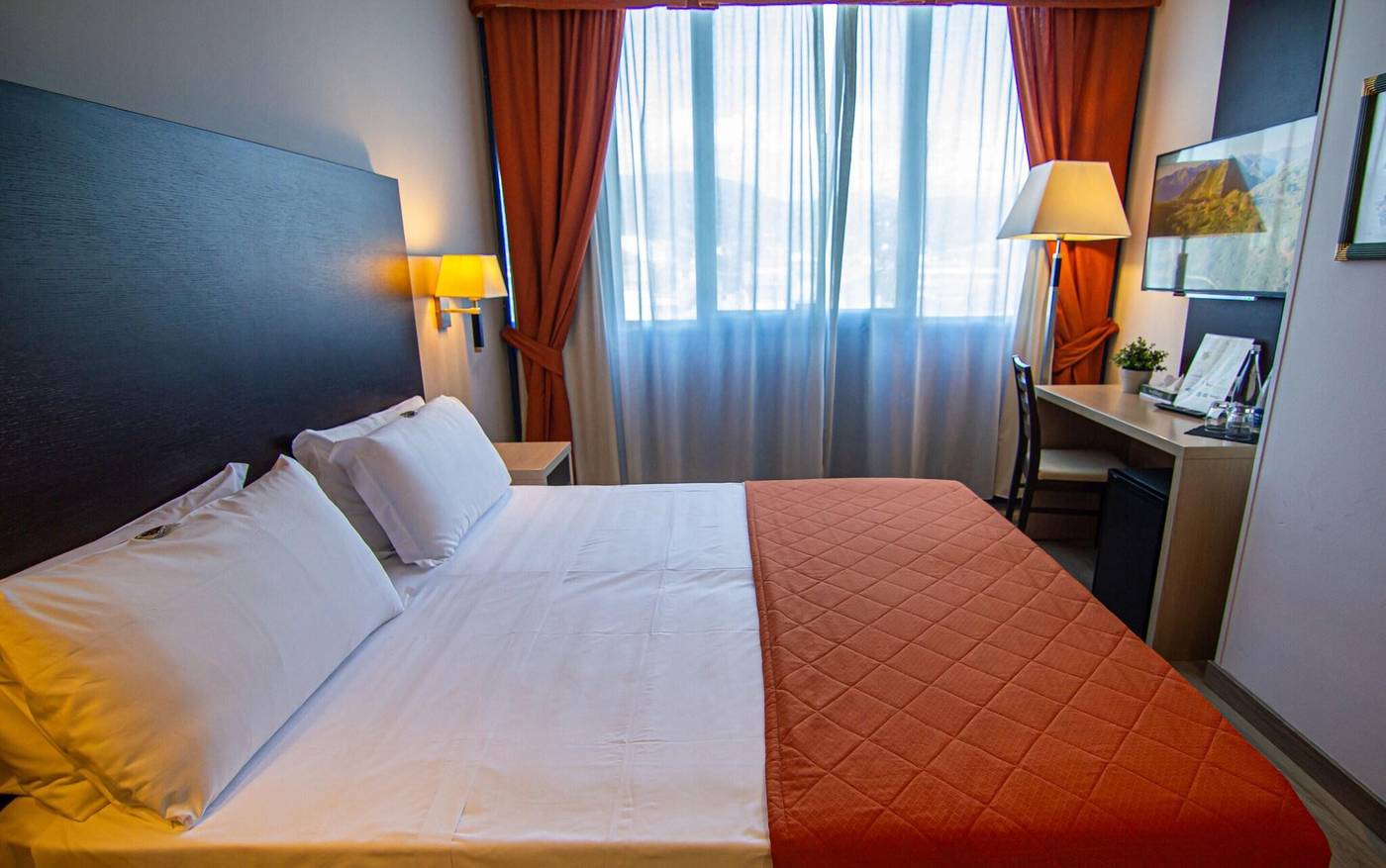 Hotel-Tuscany-Inn-Room-13