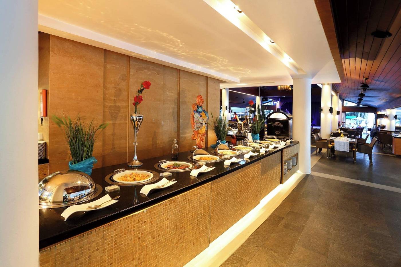Le-Meridien-Phuket-Beach-Resort-Restaurant-56