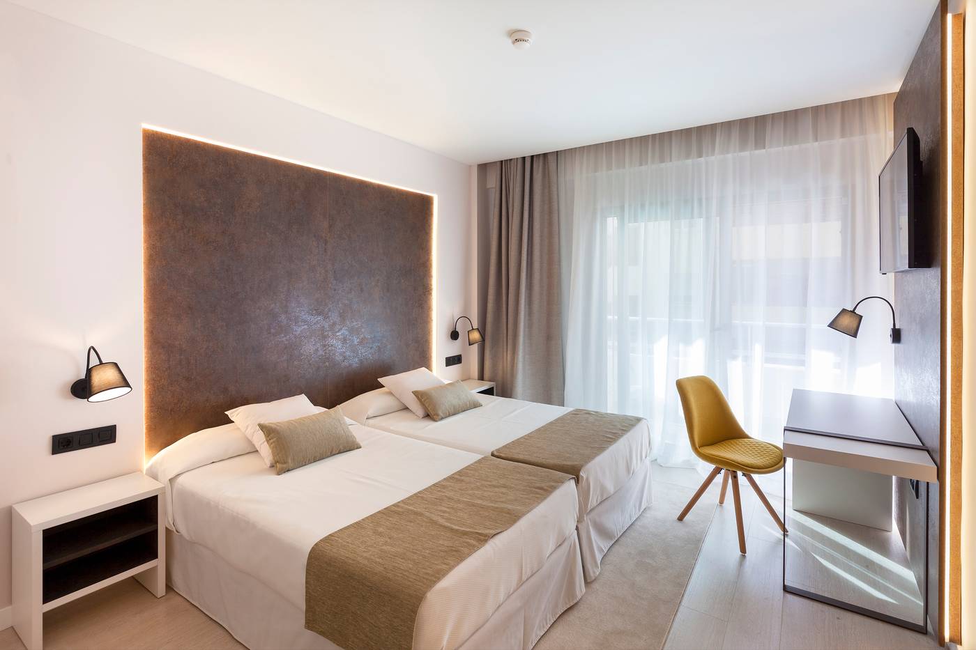 Benidorm-Centre---Adults-Recommended-Room-8