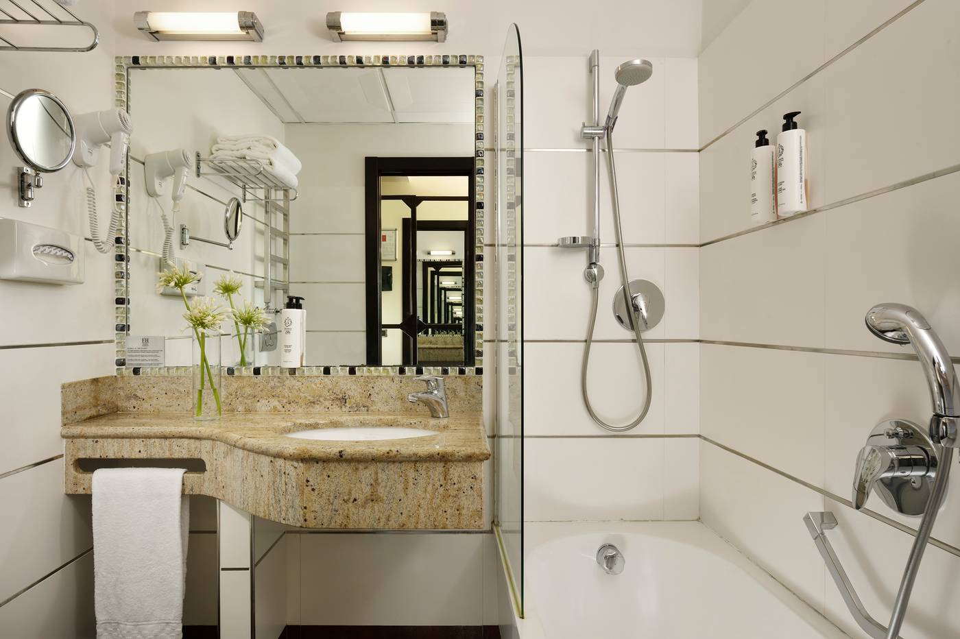 Grand-hotel-Mediterraneo-Room-51